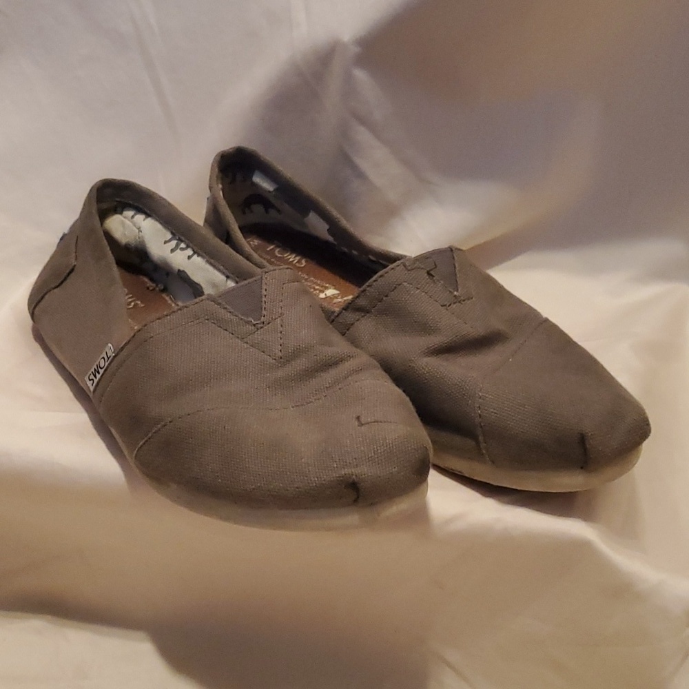 Tom's Tan Canvas Loafers SZ 8.5